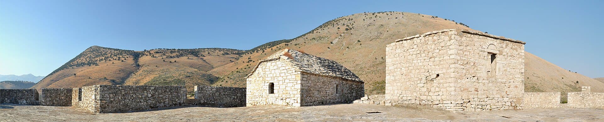Villas in Qeparo.